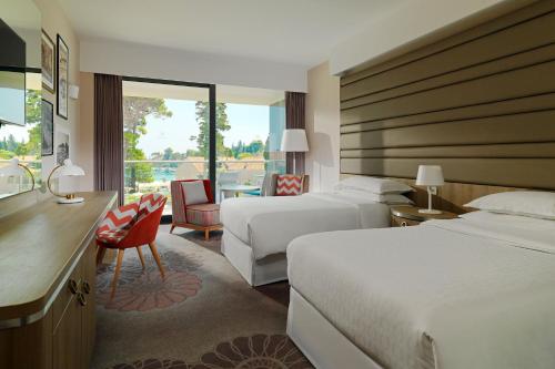 Superior Twin Room with Balcony and Partial Sea View