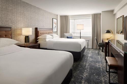 2 queen beds