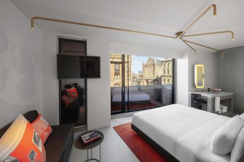 room detail thumbnail 2