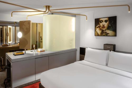 W Amsterdam - image 12