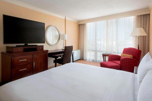 Guest Room with King Bed