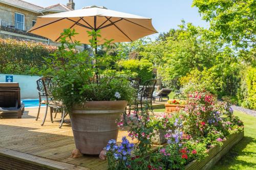 Luccombe Villa Holiday Apartments - image 7