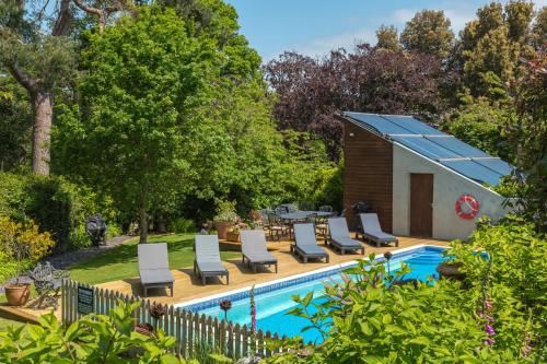 Luccombe Villa Holiday Apartments - image 6