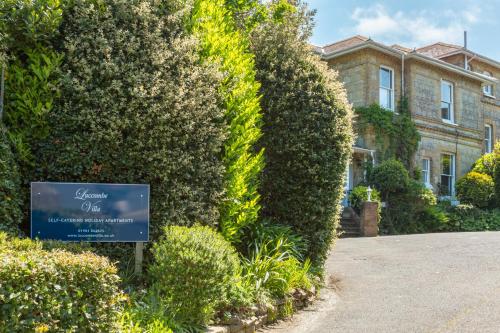 Luccombe Villa Holiday Apartments - main image