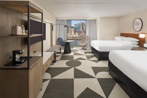 2 queen beds