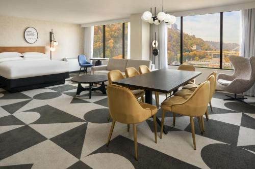 Sheraton Pittsburgh Hotel at Station Square - image 11