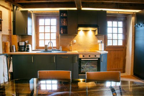 Kitchen, La Maison du Bonheur & Spa in Felletin