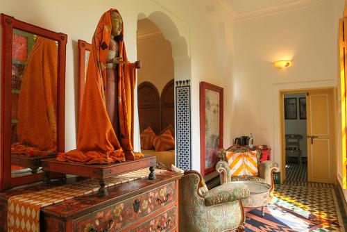room detail thumbnail 2
