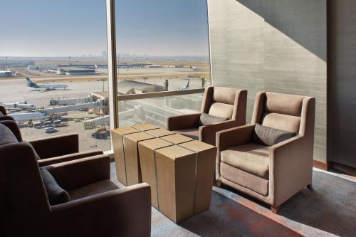 Calgary Airport Marriott In-Terminal Hotel - image 3