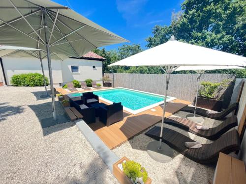 Cosy and lovely villa Trosti with a POOL