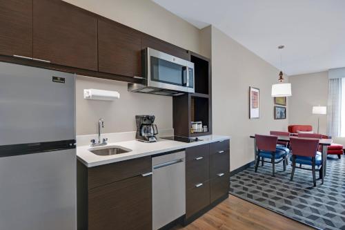 TownePlace Suites by Marriott Indianapolis Downtown - image 8