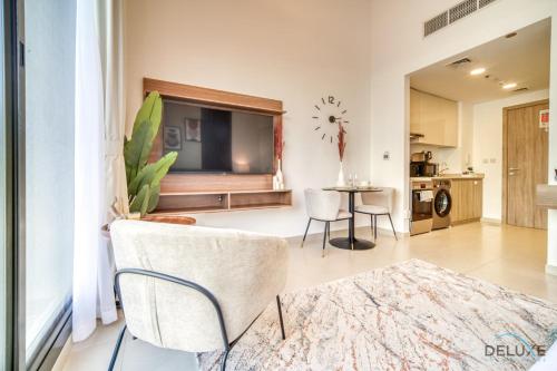 Sleek Studio at UNA Town Square Dubailand by Deluxe Holiday Homes, Дубай (фото 4)