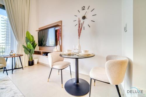 Sleek Studio at UNA Town Square Dubailand by Deluxe Holiday Homes, Дубай (фото 5)