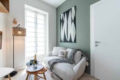 Charming Central 1 Bdr - Tap to explore photos