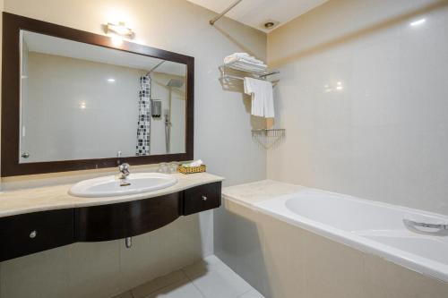 Ura Hotel - 화장실