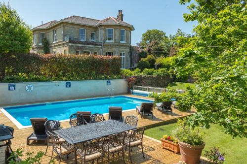 Luccombe Villa Holiday Apartments - Shanklin