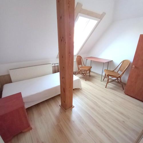 2 bedrooms, 4 beds