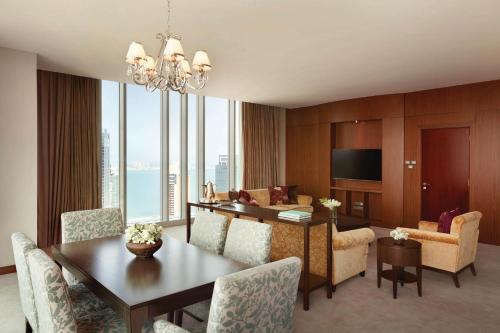 JW Suite, Executive Lounge Access, 1 Bedroom Suite, 1 King, High Floor image 3