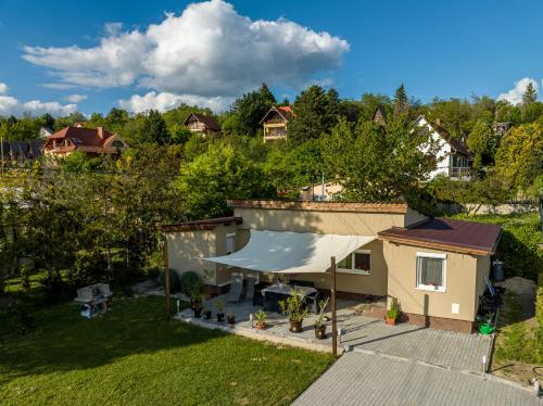  Fekete Orchidea Apartman in Balatonkenese