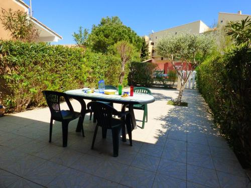 Superbe Villa T3 mezzanine, piscine collective, Narbonne Plage.