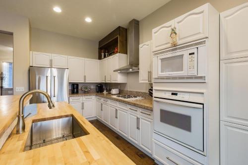 95 Saint Andrews Circle in Hermosa, USA