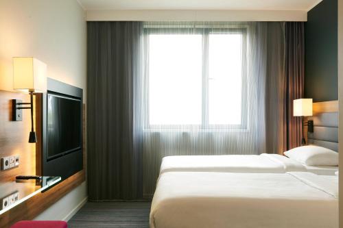 Moxy London Excel - image 11