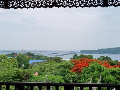 Sawasdee Sichang Resort Room Type - Family Room with Sea View