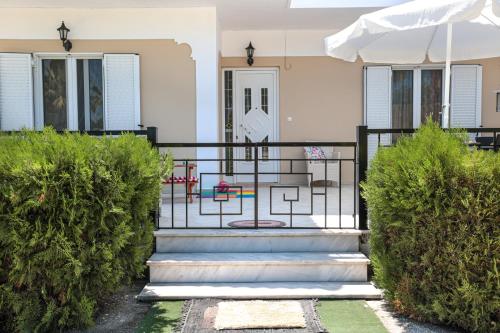 숙소 외관, Anna's House in 칼리파돈