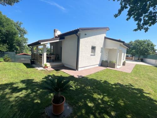 Cosy and lovely villa Trosti with a POOL