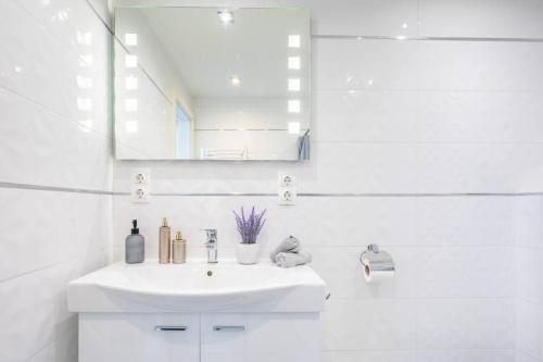 Opera Luxury Studio Apartment - image 6