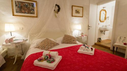 1 queen bed, 1 twin bed