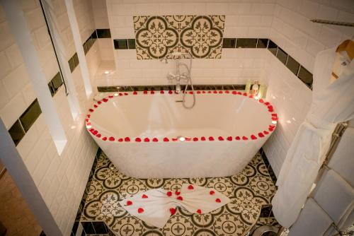 room detail thumbnail 2