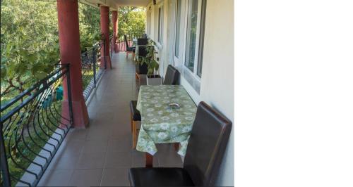 ระเบียง/ชานเรือน, Denisa & Rares in บอรส์