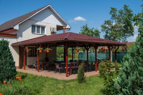 บริการและสิ่งอำนวยความสะดวก, Denisa & Rares in บอรส์