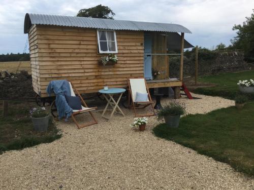 B&B Trowbridge - Dolly’s shepherds hut - Bed and Breakfast Trowbridge