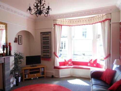 Cromwell House - image 8
