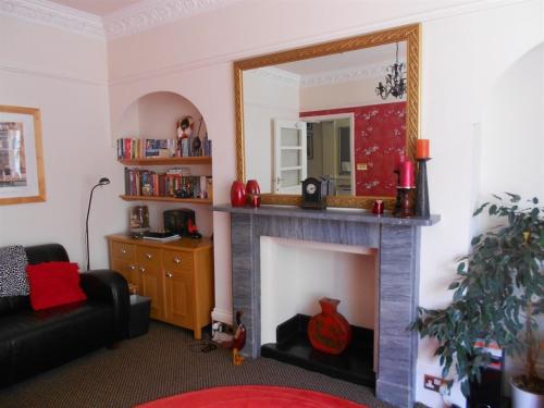 Cromwell House - image 13