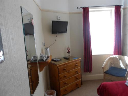 Cromwell House - image 7