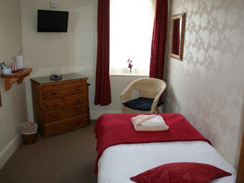 Cromwell House - image 4