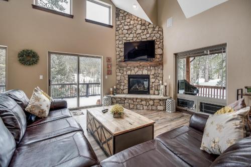 Rocky Mountain Place - Stunning Mountain Views with Private Hot Tub! Near Breckenridge