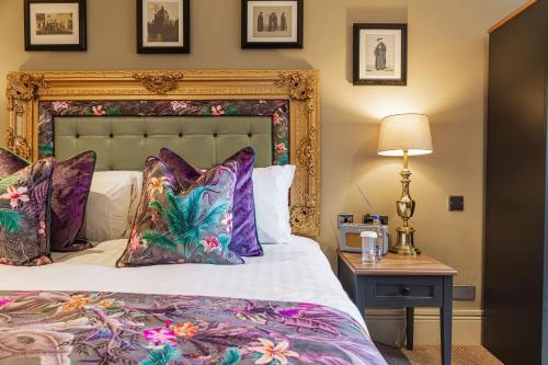 George Hotel Amesbury Stonehenge - image 12