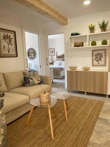 Moderno apartamento con jardín