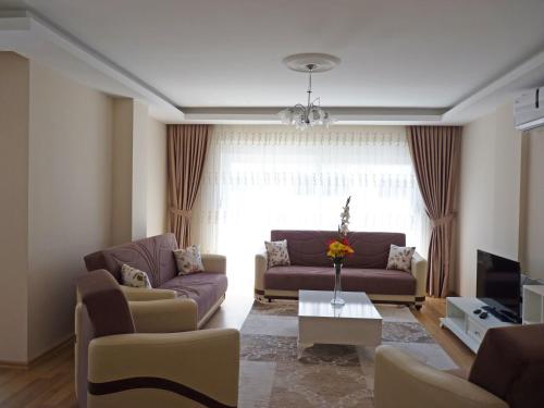 2 bedrooms, 5 beds