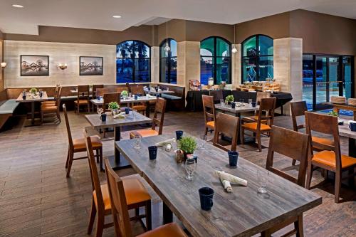 Four Points by Sheraton Anaheim - image 10