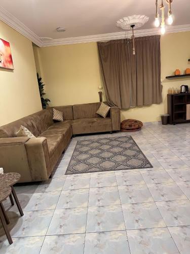 Shared lounge/TV area, شقة غرفتين نوم - apartment 2 bedroom in Al Iskan