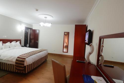 Hotel La Falaise Yaounde Stop at Hotel La Falaise Yaounde to discover the wonders of Yaounde. Featuring a complete list of amenities, guests will find their stay at the property a comfortable one. Free Wi-Fi in all rooms, 24-