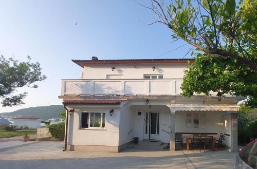  Gvačić House in Supetarska Draga
