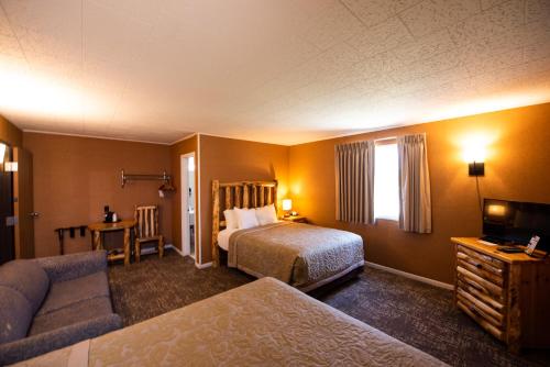 Super 8 by Wyndham Bridgeview of Mackinaw City