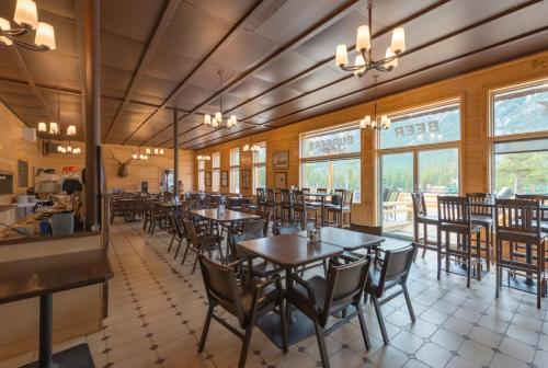 Restorāns, David Thompson Resort in Cline River (AB)
