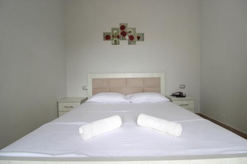 One-Bedroom Apartment image 10